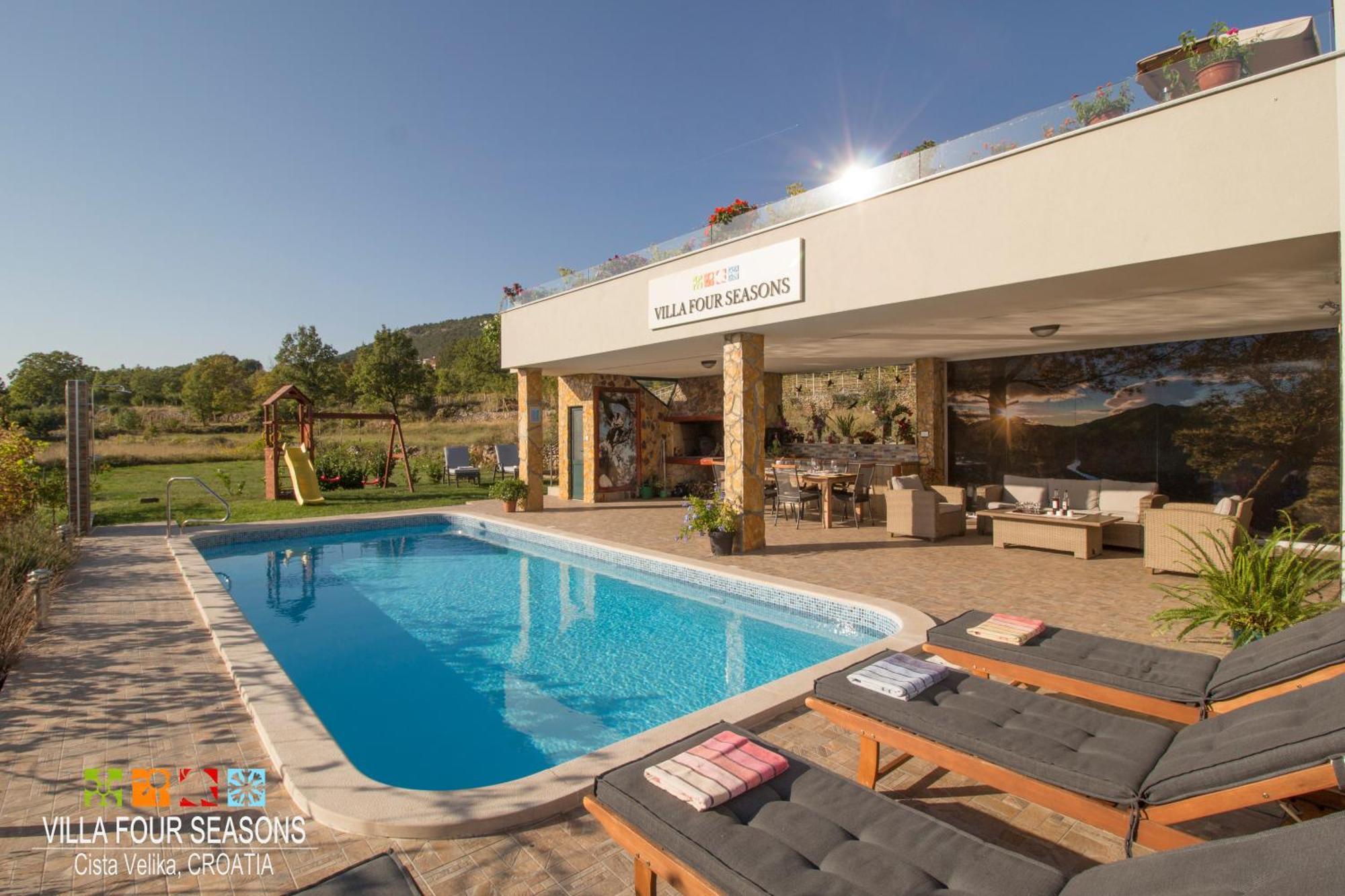 Four Seasons, Heated Pool And 3 En-suite Bathrooms Velika Čista